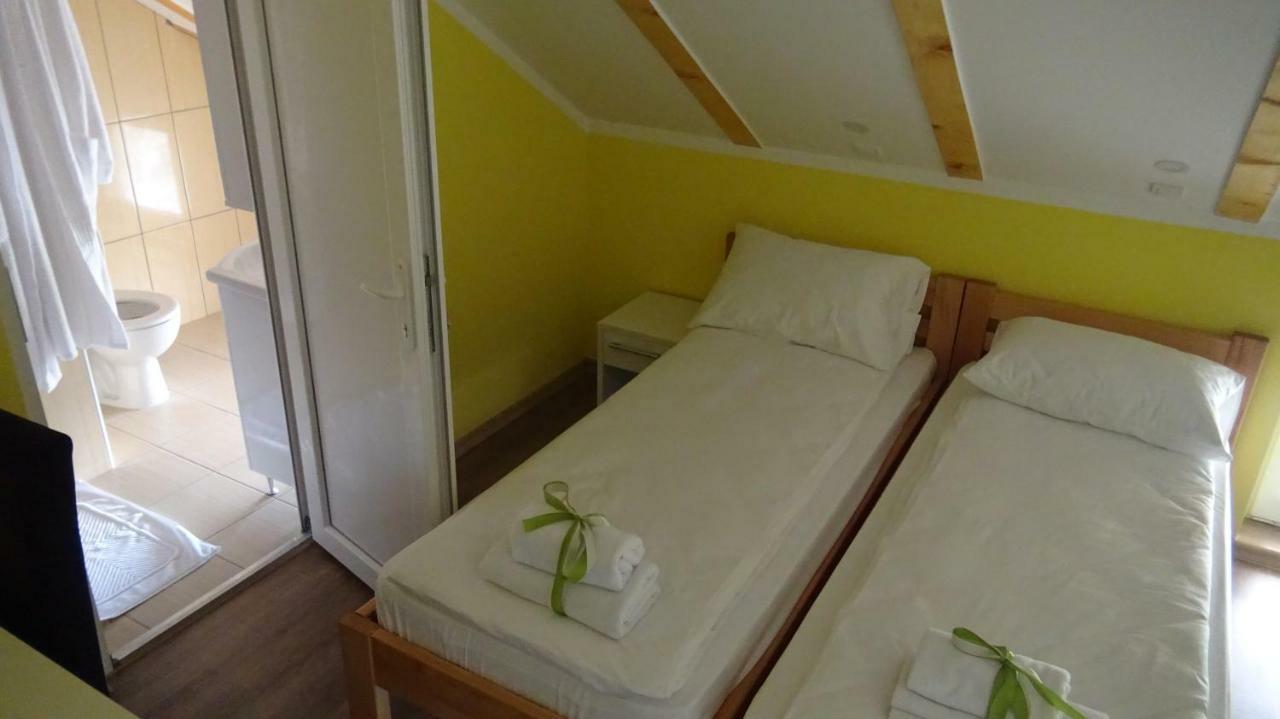 Apartmani Bojeresku 네고틴 외부 사진